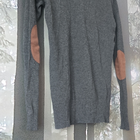 The Limited Gray Long Sleeve Cut Out Hoodie - Picture 4 of 4